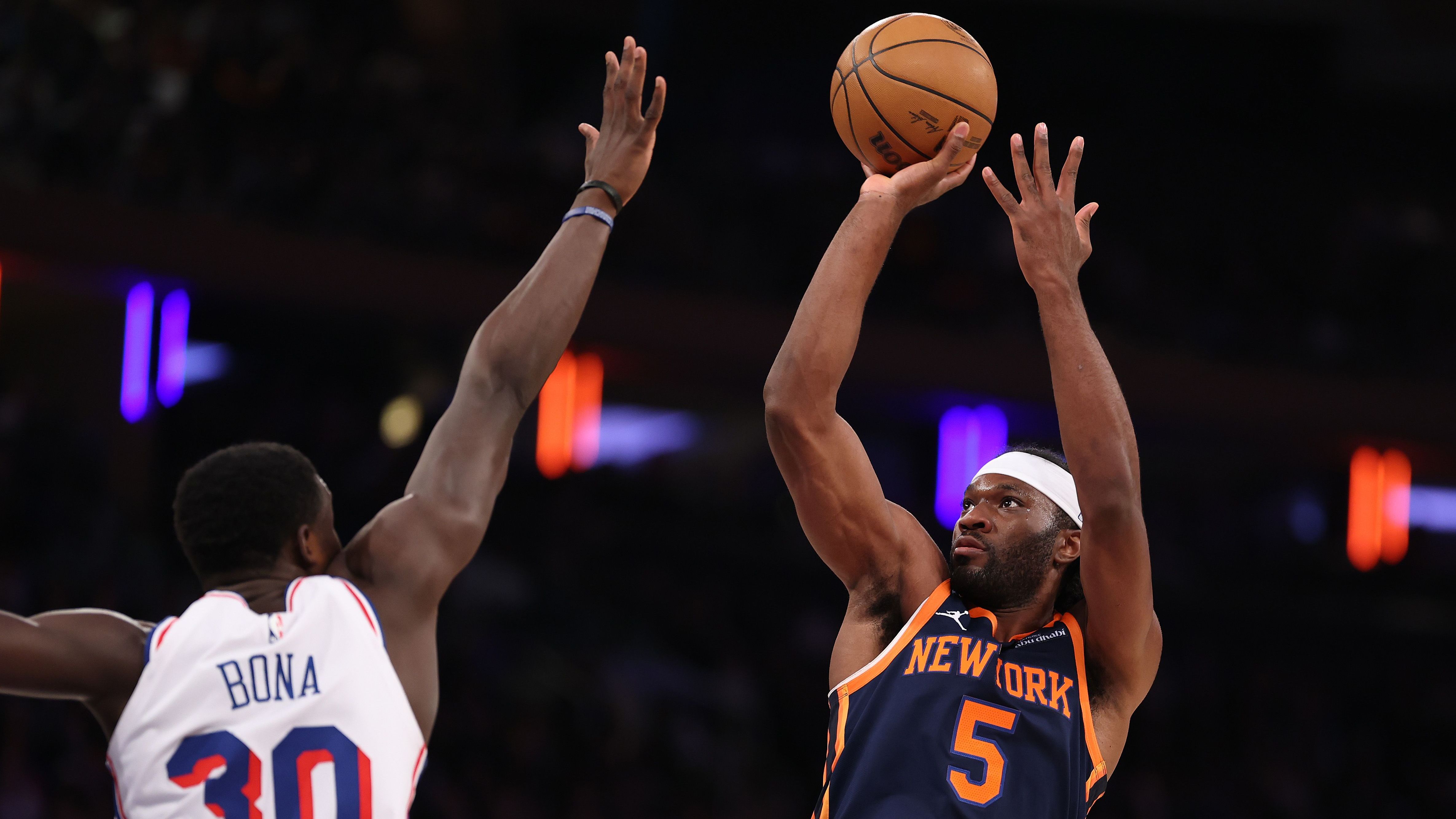 <strong>Precious Achiuwa (zuletzt New York Knicks/UFA)</strong><br>Wer einen soliden Big-Man-Backup sucht, ist beim Nigerianer Precious Achiuwa genau richtig. Er bringt Energie, starkes Rebounding und zuverlässige Defense aufs Feld und kann sowohl auf der Vier als auch auf der Fünf spielen. Sein größtes Manko ist der fehlende verlässliche Wurf, zudem gerät er immer wieder in Foul-Trouble.