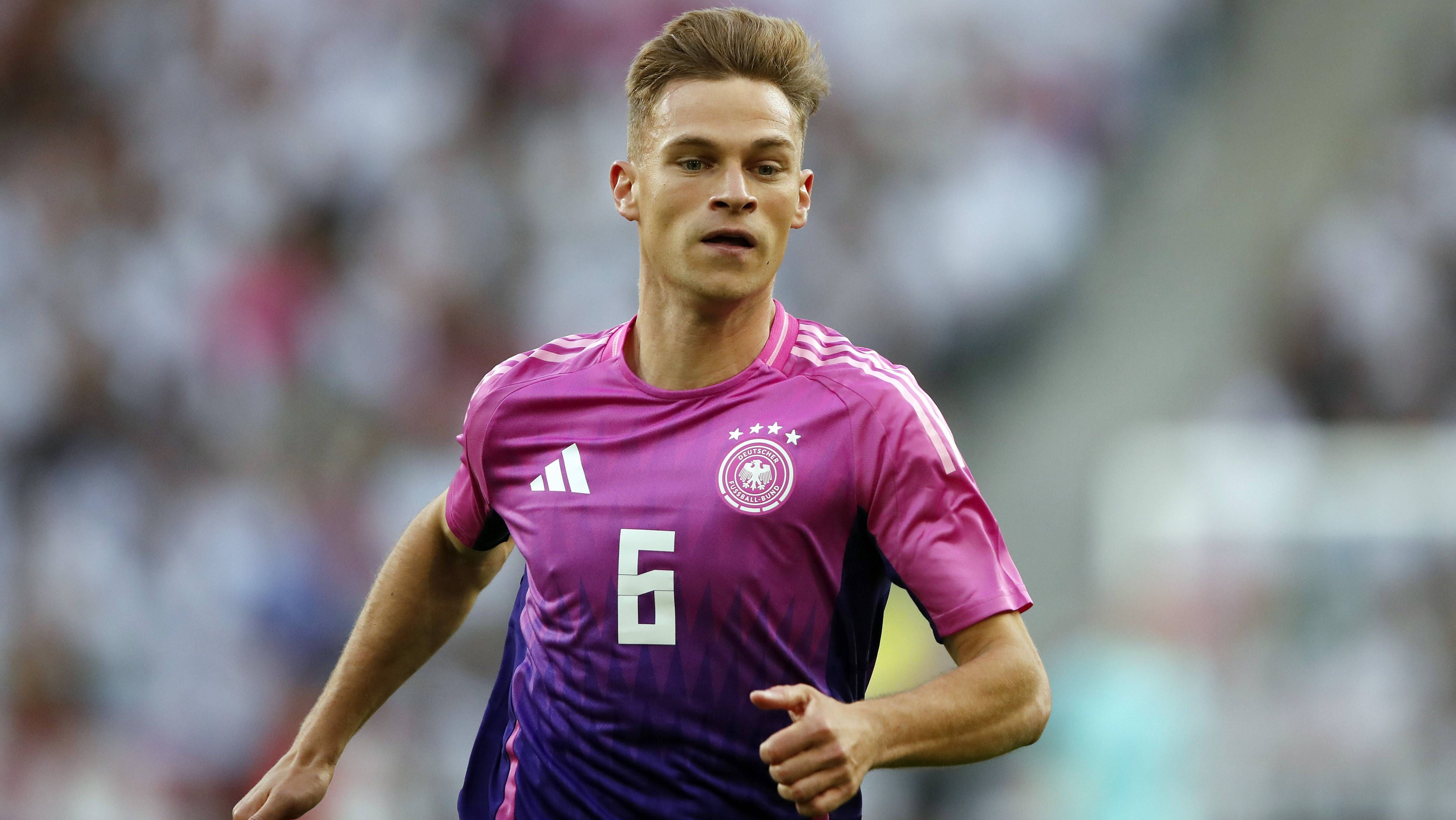 <strong>Joshua Kimmich</strong><br>Findet keinen Zugriff aufs Spiel. Defensiv gerade in der ersten Hälfte oft einen Schritt zu spät, nach vorne ohne Impulse und mit schwachen Flanken. Geht nach 68 Minuten vom Platz, als Henrichs für ihn kommt. <strong><em>ran</em>-Note: 5</strong>