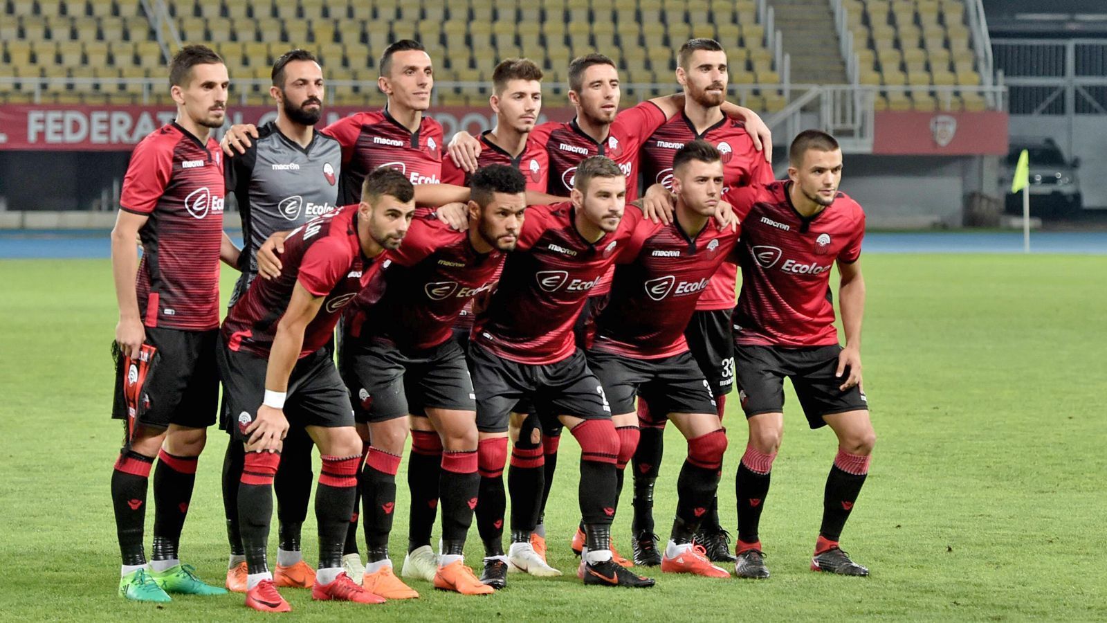 
                <strong>Prva Liga (Nordmazedonien): KF Shkendija</strong><br>
                Auch in Nordmazedonien steht der Fußball-Meister in der höchsten Spielklasse fest. Dort setzte sich KF Shkendija vor Vardar Skopje durch. Bereits im Vorjahr hatte die Mannschaft sich zum Meister ihres Landes gekrönt, in diesem Jahr verteidigten sie ihren Titel. Für Shkendija ist es erst der dritte Meistertitel überhaupt. Shkendija ist bereits vier Tage vor Saisonende nicht mehr von der Spitze zu verdrängen.
              