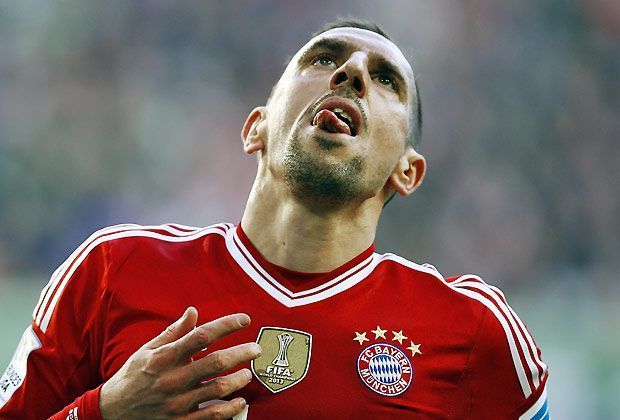
                <strong>VfL Wolfsburg - FC Bayern München 1:6</strong><br>
                ...am Ende heißt es sogar 1:6 - zwei Mal treffen Thomas Müller und Mario Mandzukic, je ein Mal Xherdan Shaqiri und Franck Ribery.
              