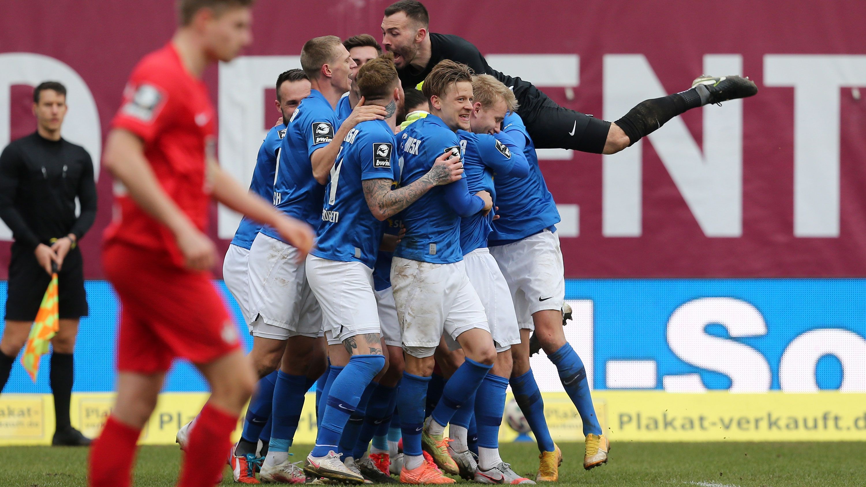 
                <strong>2. FC Hansa Rostock (67 Punkte, 50:32 Tore)</strong><br>
                Das Restprogramm von Rostock: SpVgg Unterhaching (A), VfB Lübeck (H).
              