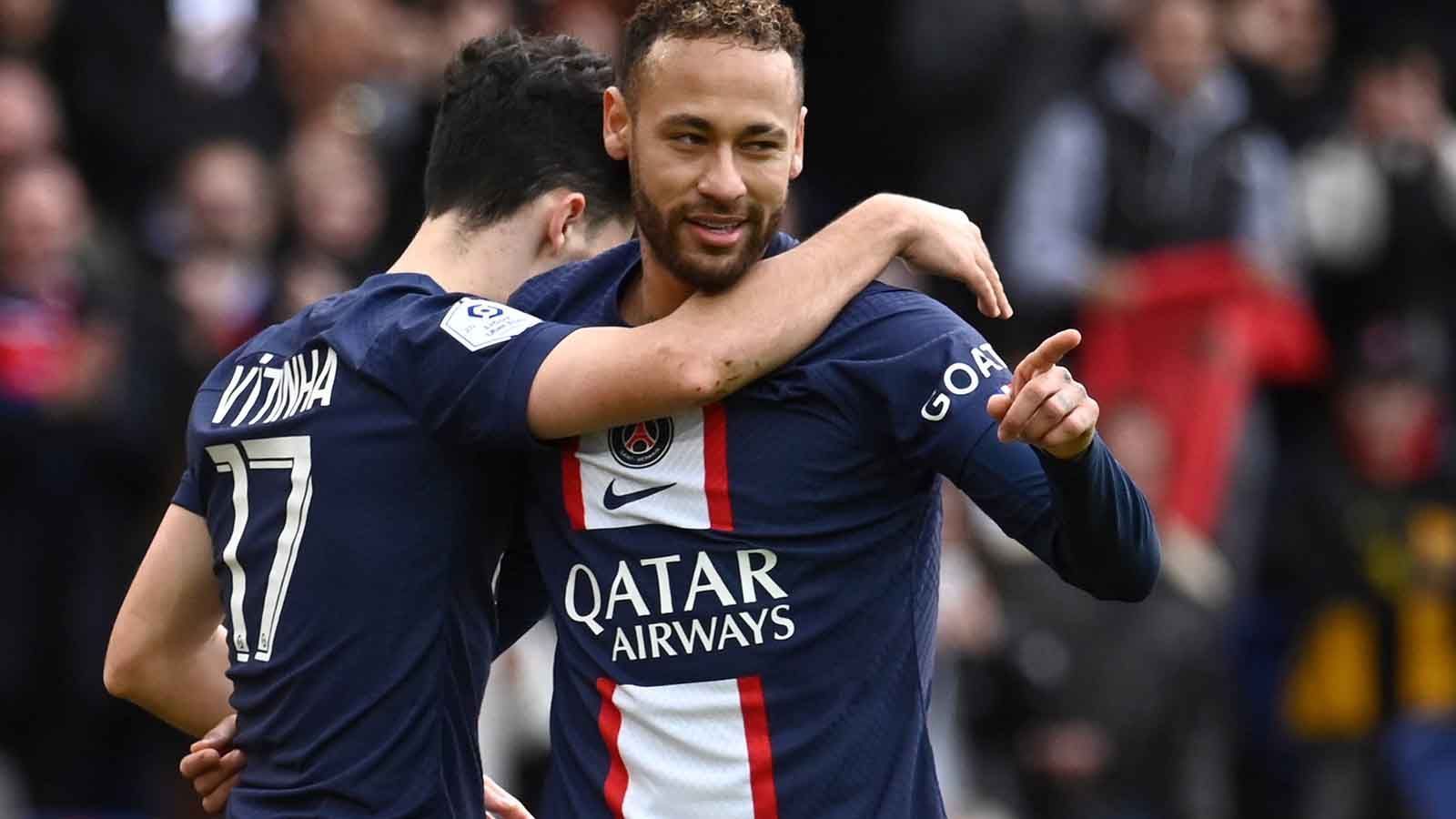 
                <strong>PLATZ 2: Neymar (PSG)</strong><br>
                Monatsgehalt: 3,675 Millionen Euro
              