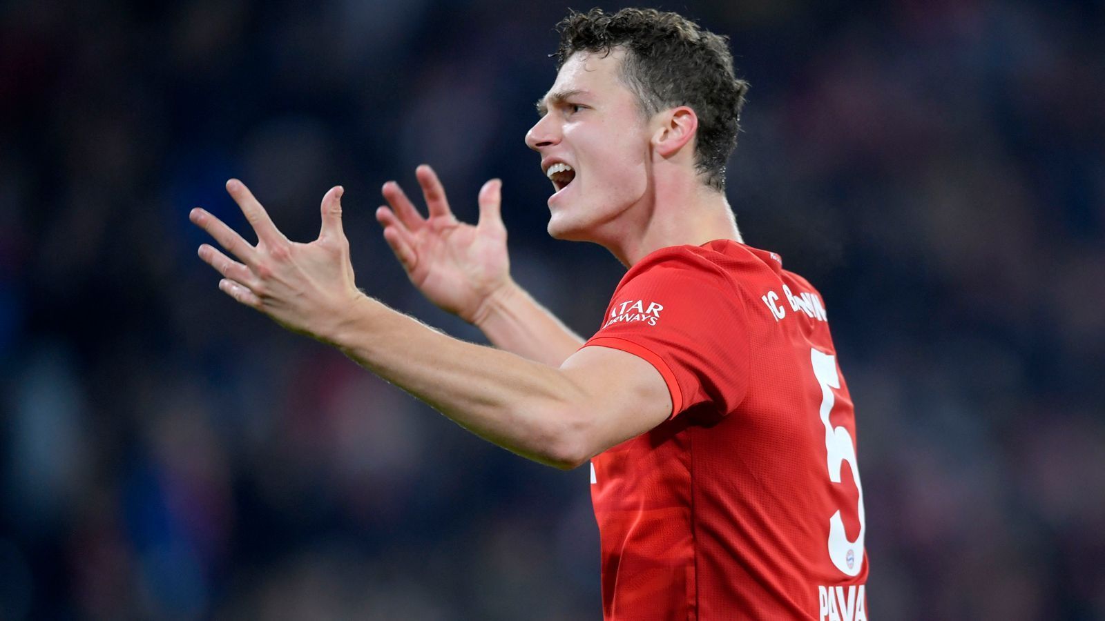 
                <strong>Benjamin Pavard</strong><br>
                Eher unauffällig auf der rechten Seite, obwohl er Kilometer macht und seine Pässe auch meistens den richtigen Adressanten finden. Offensiv in den ersten 45 Minuten nicht mit dem entscheidenden Geistesblitz. Defensiv über weite Strecken souverän. In der 35. Minute lässt er Guerreiro allerdings sträflich allein, so dass ihm Lewandowski zur Seite eilen muss. ran-Note: 3
              