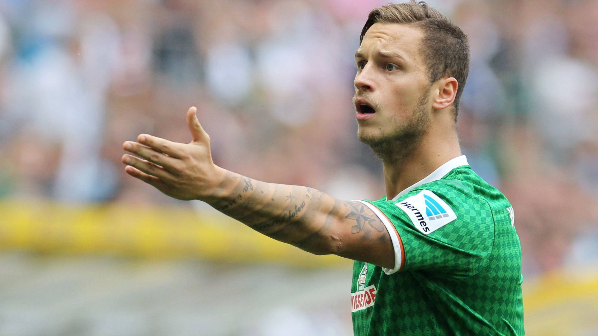 
                <strong>Werder Bremen: Marko Arnautovic</strong><br>
                "Ein Spieler, der oft als möglicher Flop betrachtet wird, ist Marko Arnautovic. Arnautovic wurde im Jahr 2010 von Inter Mailand zu Werder Bremen transferiert. Er galt als talentierter Stürmer mit vielversprechenden Perspektiven. Allerdings konnte er während seiner Zeit bei Werder Bremen die hohen Erwartungen nicht erfüllen. Arnautovic hatte Probleme mit Disziplin und zeigte eine inkonsistente Leistung. Zudem war er in mehrere kontroverse Vorfälle verwickelt, die sein Verhalten außerhalb des Spielfelds betrafen."
              