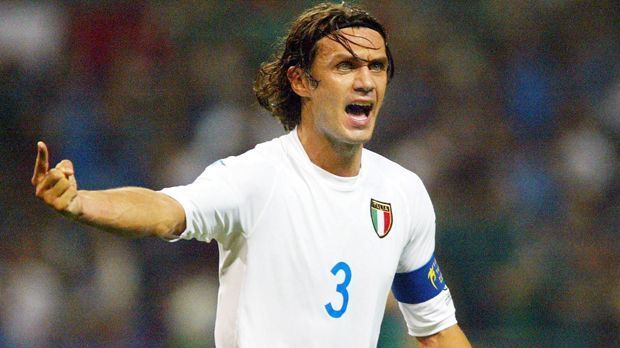 
                <strong>Abwehr: Paolo Maldini</strong><br>
                Abwehr - Paolo Maldini: Den Abwehrverbund in Deschamps-Elf schließt Paolo Maldini ab, der als italienische Legende sowohl 1998, 1996 und 2000 dabei war, aber nie einen EM-Titel feiern konnte.
              