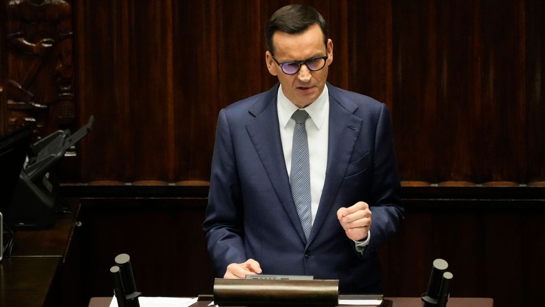 Polens amtierender Ministerpräsident ist mit seinem neuen Kabinett im Parlament wie erwartet gescheitert.