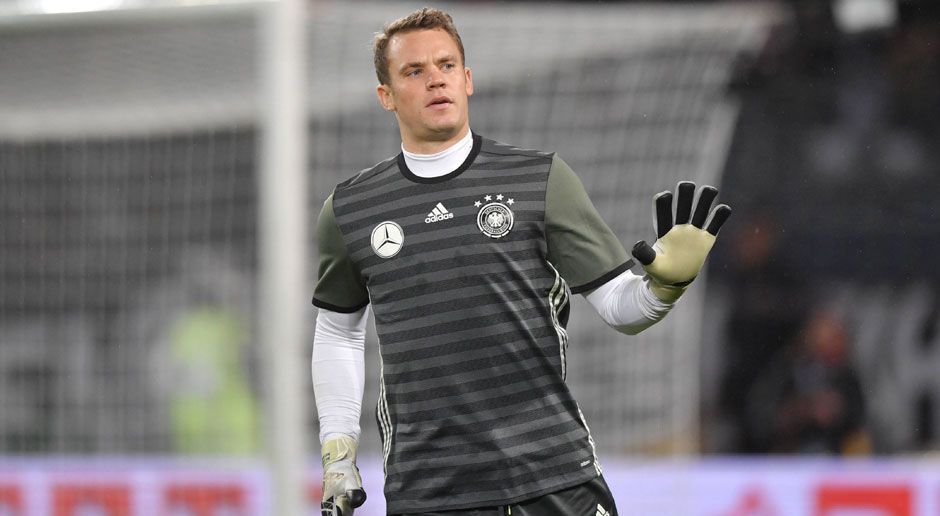 
                <strong>Manuel Neuer (FC Bayern München)</strong><br>
                Er war zwar lange verletzt und hat keine Spielpraxis - ist aber immerhin wieder im Training. Das reicht für die Rolle des dritten Torwarts bei einer Weltmeisterschaft. Selbst wenn er bei den Spielen nicht auf dem Platz stehen sollte, kann er allein durch seine Anwesenheit den beiden WM-unerfahrenen ter Stegen und Fährmann unter die Arme greifen und seinen Erfahrungsschatz mit einbringen. 
              