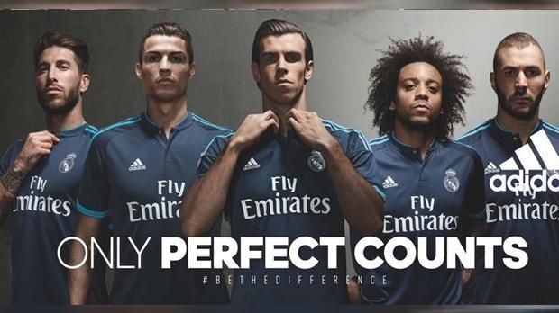 
                <strong>Real Madrid</strong><br>
                Auch Real Madrid läuft in dieser Saison in dunkelblau auf. Das dritte Trikot der Madrilenen ähnelt farblich dem der Bayern, die Streifen auf den Ärmeln sind aber hellblau.
              