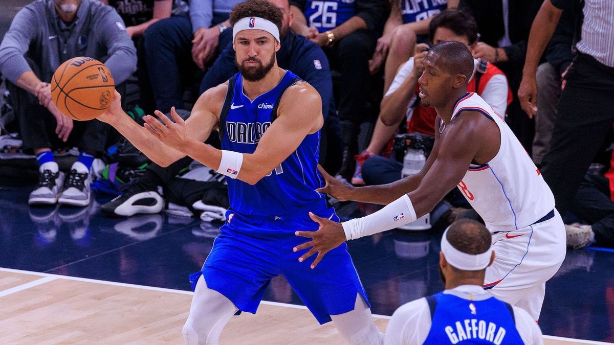 October 14, 2024, Inglewood, California, USA: Kris Dunn 8 of the Los Angeles Clippers defends against Klay Thompson 31 of the Dallas Mavericks during their preseason game on Monday October 14, 2024...