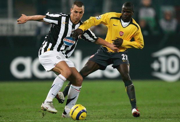 
                <strong>Juventus Turin 2004 - 2006</strong><br>
                Nach seinem Wechsel zu Juventus Turin erreicht Ibrahimovic zwei Mal das Viertelfinale. In beiden Jahren ist gegen einen Premier-League-Klub Schluss. 2004/05 setzt sich der FC Liverpool durch, eine Saison später der FC Arsenal. 
              