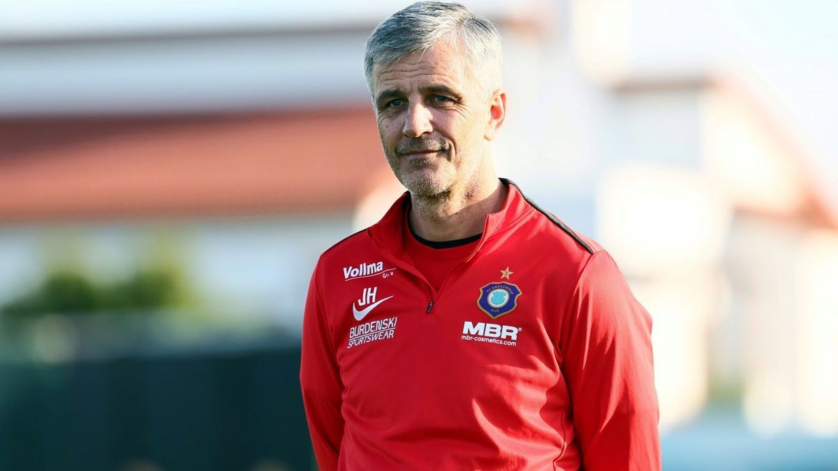 Trainer Jens Härtel im Aue-Dress