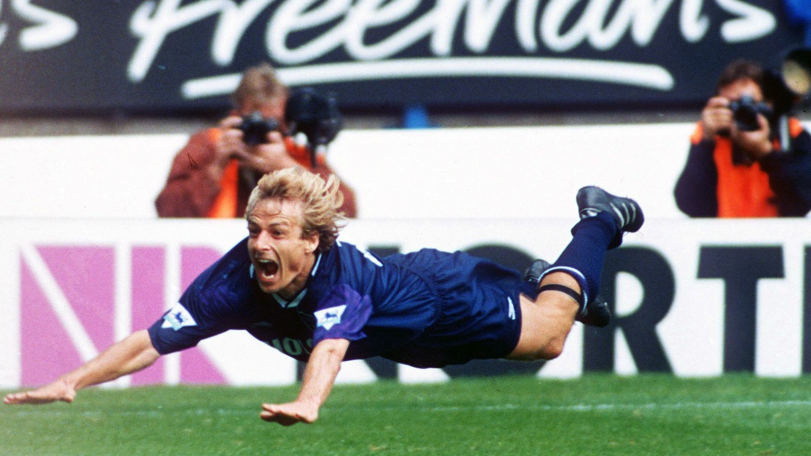 
                <strong>Platz 3 - Jürgen Klinsmann</strong><br>
                Premier-League-Tore: 29 - Premier-League-Spiele: 56 - Verein: Tottenham Hotspur
              