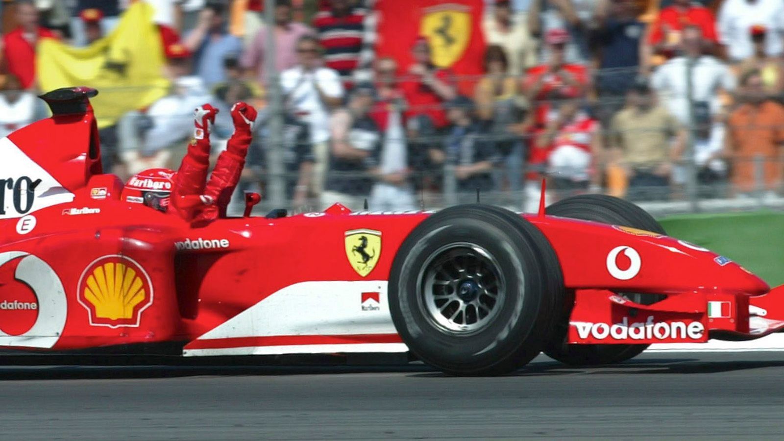 
                <strong>WM-Titel Nr. 5 - 2002</strong><br>
                2002. Eine weitere glorreiche Schumacher-Saison, die ihresgleichen sucht. 17 Rennen, 17 Podestplätze - elf Siege, fünfmal Platz zwei, einmal Rang drei. Bereits sechs Rennen vor dem Saisonfinale war Schumi der fünfte Titel nicht mehr zu nehmen. Der nächste Rekord! 
              