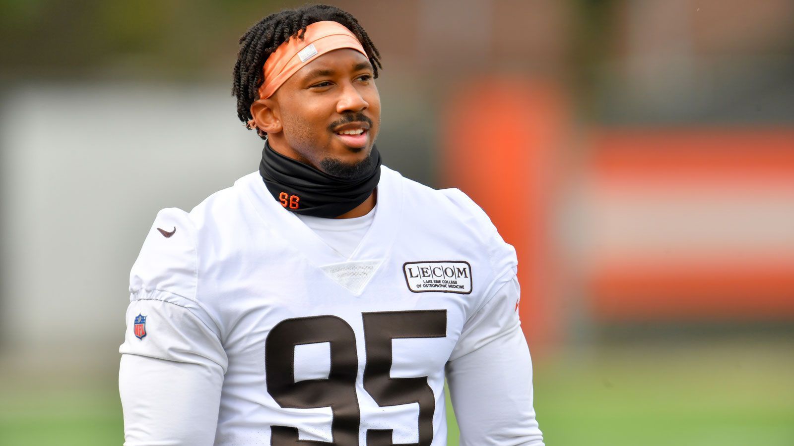 
                <strong>11. Platz: Myles Garrett (Defensive End, Cleveland Browns)</strong><br>
                &#x2022; Total Cash: 21.684.000 US-Dollar<br>&#x2022; Vertrag bis nach der Saison 2026<br>
              