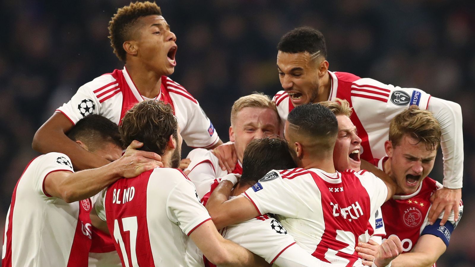 
                <strong>Platz 3:  Ajax Amsterdam</strong><br>
                Frenkie de Jong und Matthijs de Ligt sind trotz ihrer jungen Jahre bereits Führungsspieler im Team. De Jongs Wechsel nach Barcelona zur kommenden Saison ist bereits bestätigt. De Ligt wird wohl ebenfalls für viel Geld zu einem Topklub wechseln. Zahlreiche weitere Leistungsträger könnten den Verein im Sommer verlassen. Vielleicht ein besonderer Anreiz für das Team - in dieser Besetzung wird diese Mannschaft wohl nie wieder zusammenspielen. In der Liga hat Ajax die vergangenen sechs Spiele für sich entschieden. Was gegen die niederländischen Youngster spricht, ist ihre fehlende Erfahrung. Für Teams wie Barcelona oder Liverpool sind K.o.-Spiele in der Champions League fast schon Routine - so abgezockt sind die Ajax-Talente noch nicht.  
              
