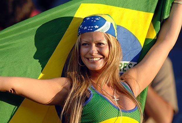 
                <strong>Augenschmaus </strong><br>
                Regisseure und Kameramänner werden während der WM die Qual der Wahl haben: welche sexy Fans zeige ich als nächstes. Denn in Brasilien ist Fußball eben nicht nur Männersache. 
              