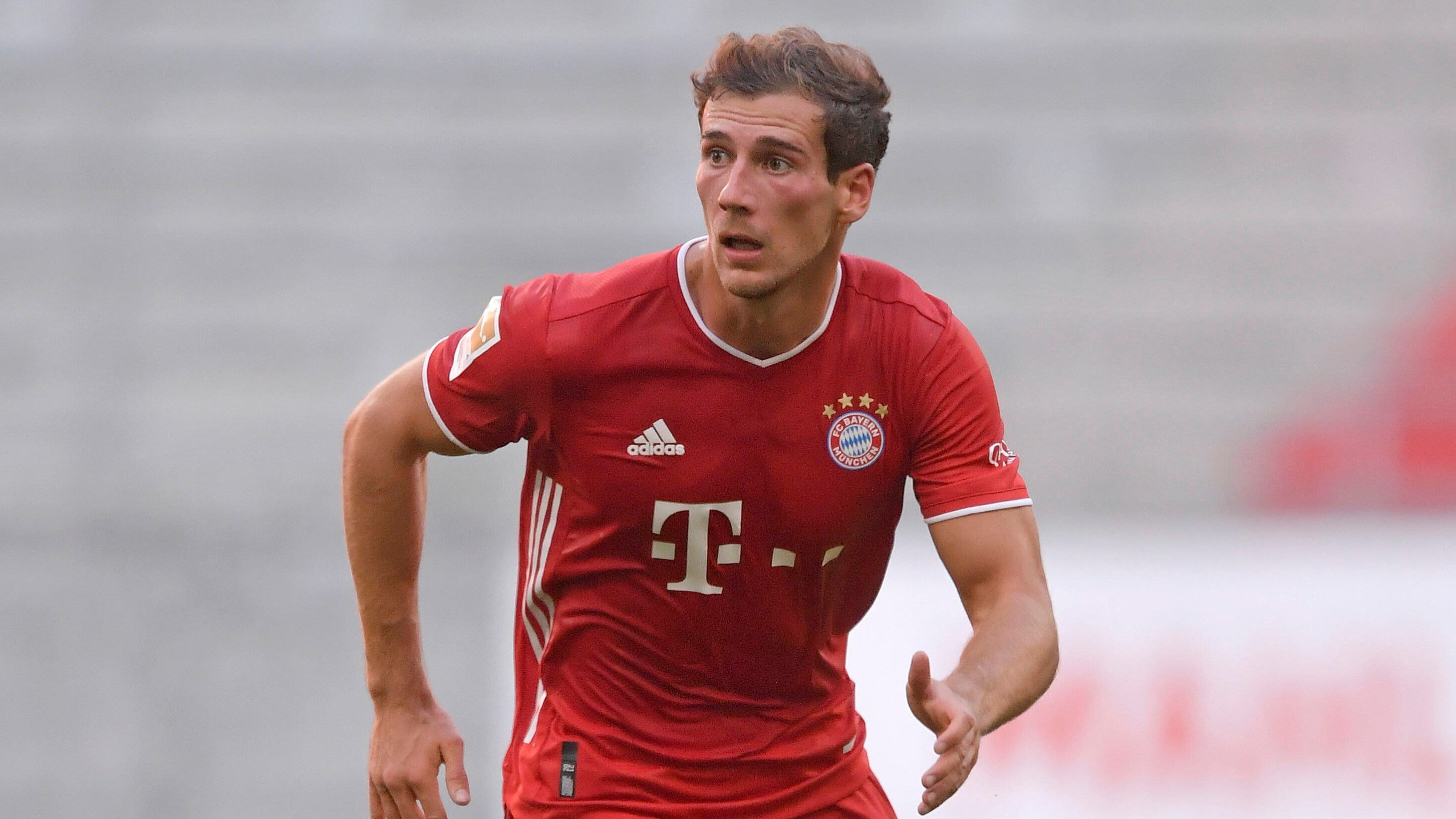 
                <strong>Leon Goretzka</strong><br>
                Geht gewohnt weite Wege. Gegen das dominante Dreier-Mittelfeld der Gladbacher wie Mitspieler Kimmich praktisch durchgehend gefordert. Rückt dabei immer wieder tief in die Defensive und führt viele Zweikämpfe, was auch dringend nötig ist gegen den aggressiv agierenden Gegner. Lässt erst einen Pass gekonnt durch die Beine passieren auf Pavard und netzt dann eiskalt dessen Flanke zum 2:1 ein (86.). ran-Note: 
              