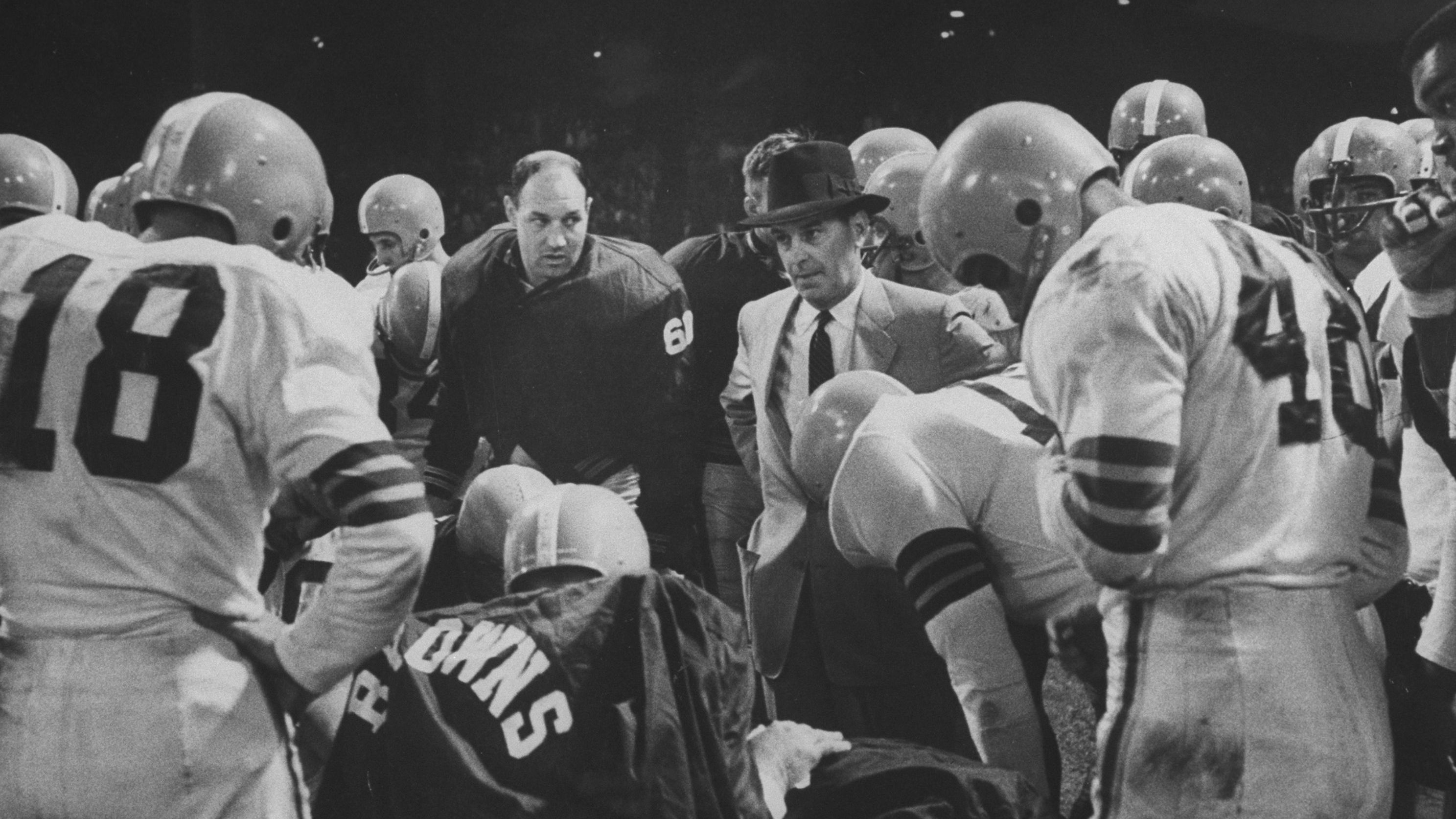 <strong>Platz 4: Cleveland Browns von 1950 (Bilanz: 10-2, NFL-Champions, Head Coach: Paul Brown)</strong><br>Die Browns dominierten nicht nur diese Saison, die sie mit dem 30:28-Sieg über die Rams mit dem NFL-Titel krönten. Sie erreichten auch die folgenden fünf Championship Games in der NFL und gewannen zwei davon.