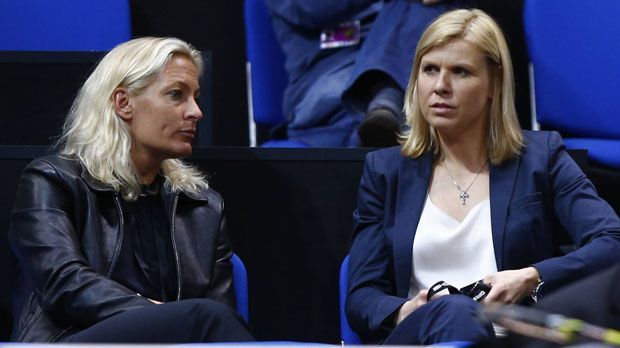 
                <strong>Spiel, Satz und Sieg: Die schönsten Erfolge von Steffi Graf und Co.</strong><br>
                Barbara Rittner (links) und Anke Huber heute - Rittner ist seit dem Jahr 2005 Teamchefin des deutschen Fed Cup-Teams und Huber ist zweifache Mutter und lebt mit ihrer Familien in Ludwigshafen am Rhein.
              