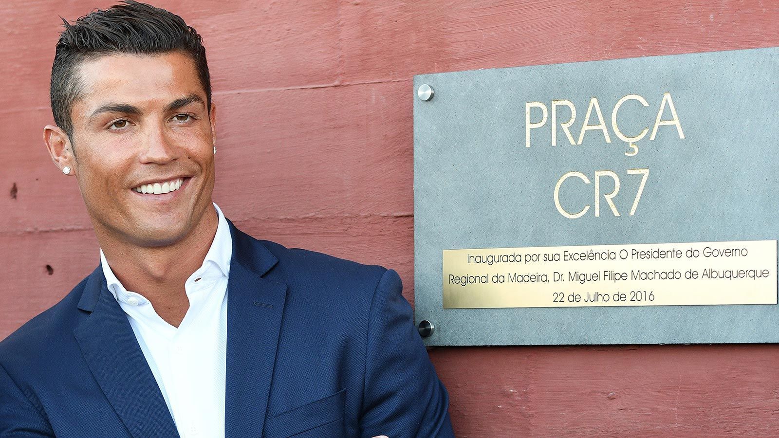 
                <strong>Hotelier</strong><br>
                Ronaldos nächster Nebenberuf: Hotelier. Natürlich beschreitet der extravagante Kicker auch hierbei außergewöhnliche Wege ...
              