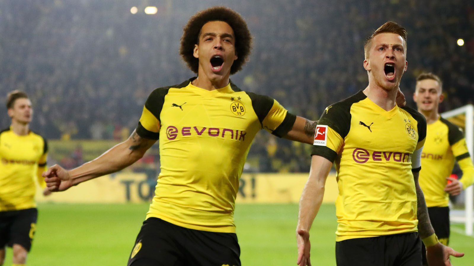 
                <strong>Borussia Dortmund holt Titel </strong><br>
                Tatsächlich gelingt es dem BVB, die Tabellenführung vor den Bayern zu verteidigen. Damit sichern sich die Schwarz-Gelben am Ende - wenn auch sehr knapp - den ersten Meistertitel seit 2012 und beenden damit die Titel-Serie der Münchner, die zwischen 2013 und 2018 sechsmal in Folge Meister wurden. 
              
