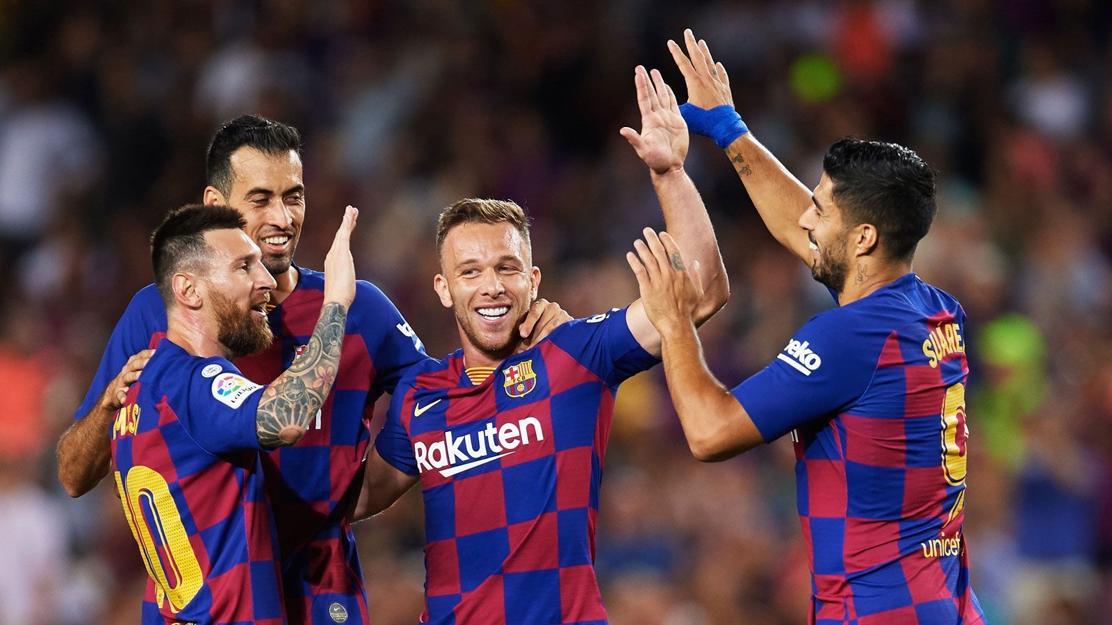 
                <strong>Xavi sieht Team für kommende zehn Jahre bestens aufgestellt</strong><br>
                Gemeinsam mit Luis Suarez, Frenkie de Jong und Arthur könnten die genannten Stars das Gerüst bilden, um den Verein noch zehn Jahre lang erfolgreich zu prägen. "Ein Großteil der Spieler ist außergewöhnlich", staunt Xavi: "Die Basis ist sehr gut."
              