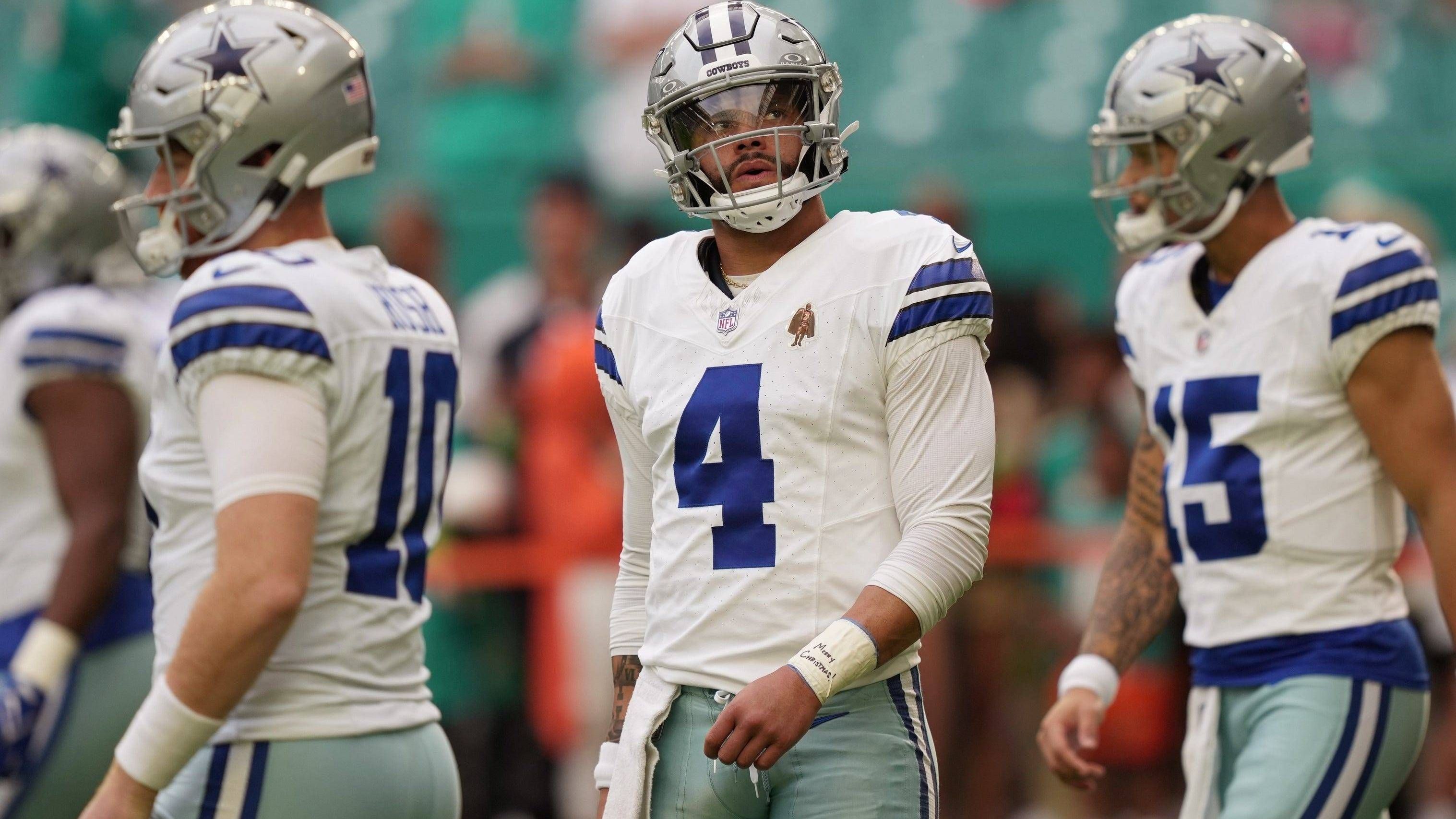 <strong>Platz 14: Dallas Cowboys<br></strong>Die Cowboys mussten in der Offseason einen Aderlass hinnehmen und verloren Stützen in der Offensive und in der Defensive. Gleichzeitig fehlte es an Cap Space, um die Verluste abzufedern. Entsprechend findet sich das Team um Quarterback Dak Prescott außerhalb der Top 10 wieder, verfügt aber noch immer über ausreichend Qualität, um erneut anzugreifen. Tyler Guyton wertet zudem die O-Line auf.