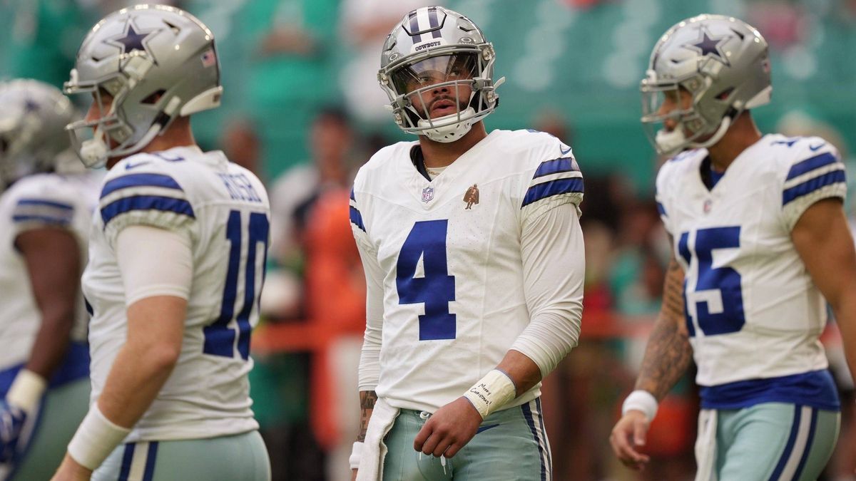 Syndication: USA TODAY Dallas Cowboys quarterback Dak Prescott (4) warms-up before the NFL, American Football Herren, USA game against the Miami Dolphins at Hard Rock Stadium in Miami Gardens, Dec....