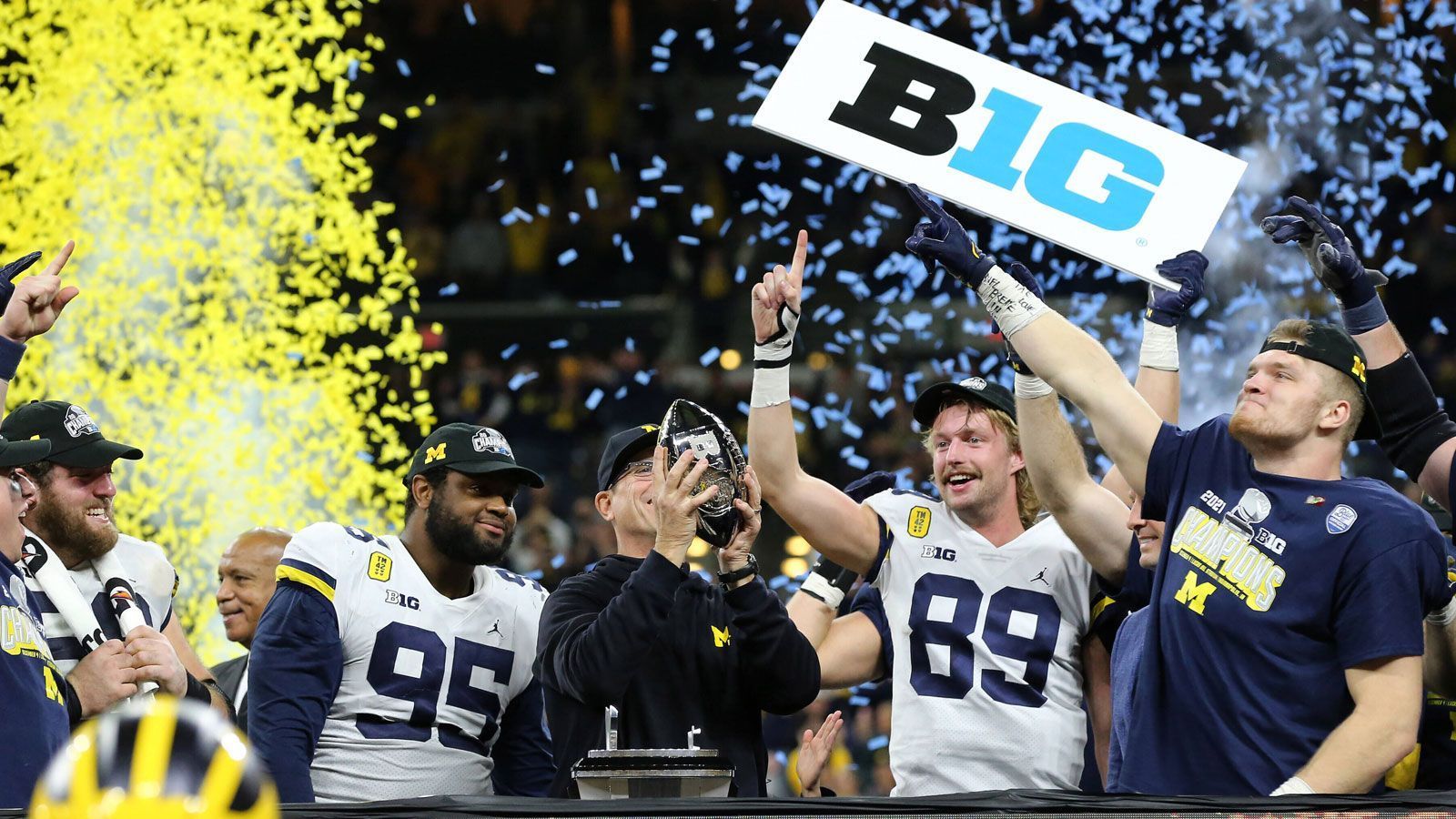 
                <strong>#2 Michigan Wolverines (12-1)</strong><br>
                Rang zwei verteidigt hat das Team aus Ann Arbor durch ein deutliches 42:3 im Big Ten Championship Game gegen die Iowa Hawkeyes.&#x2022; Head Coach: Jim Harbaugh, seit 2015 verantwortlich<br>&#x2022; Quarterback: Cade McNamara (zweites Jahr, 15 TDs bei 4 INT)<br>&#x2022; Erstmals in den Playoffs dabei<br>
              