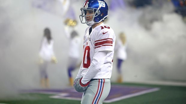 
                <strong>New York Giants</strong><br>
                Kehrtwende in New York. Nachdem Ben McAdoo Star-Quarterback Eli Manning auf die Bank gesetzt hatte, verlor er seinen Job. Unter Interimscoach Steve Spagnuolo spielt Manning seit Woche 14 wieder von Beginn an. Zur Freude der zuvor völlig entrüsteten Giants-Fans.
              