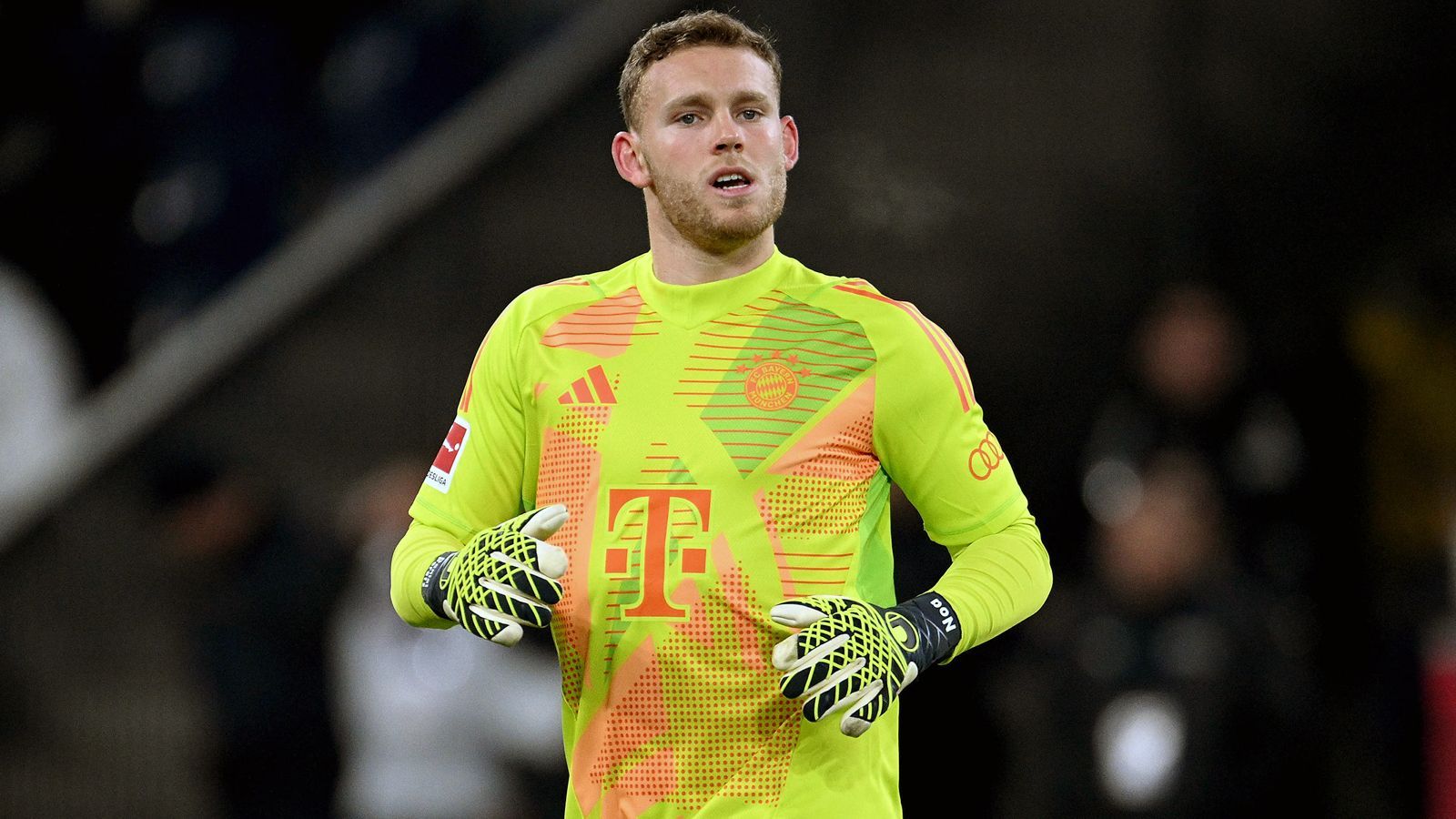 <strong>Daniel Peretz (FC Bayern)</strong><br>Peretz soll sich einen Wechsel nach Hamburg insbesondere im Aufstiegsfall vorstellen können. Zwar verfügt der HSV mit Heuer Fernandes und Matheo Raab über zwei gute Keeper, jedoch hätte Peretz dennoch realistische Nummer-eins-Chancen. Zuletzt wurde Frankfurt als Option gehandelt, jedoch müsste sich Peretz dort gegen den aktuell verletzten Kaua Santos und Kevin Trapp behaupten.