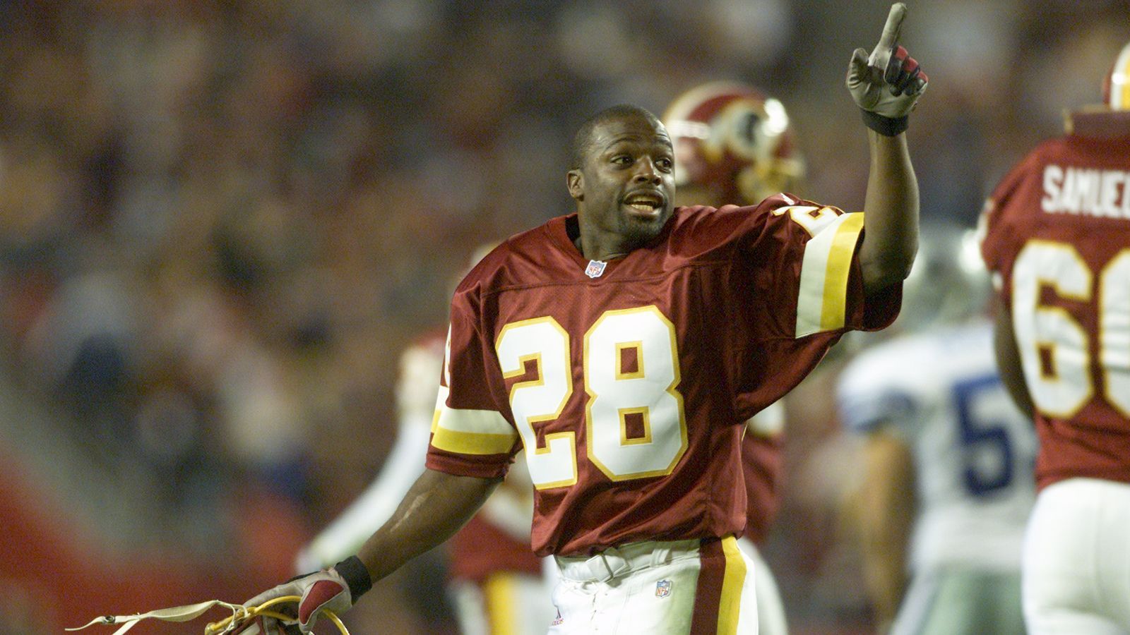 <strong>Washington Commanders</strong><br> Die Washington Commanders werden die Nummer 28 zu Ehren von Darrell Green nicht mehr vergeben. Der Star-Cornerback spielte von 1983 bis 2002 für Washington, gewann mit der Franchise zwei Super Bowls und hält mehrere NFL- und Franchise-Rekorde.<br>9: Sonny Jurgensen<br>21: Sean Taylor<br>28: Darrell Green (im Bild)<br>33: Sammy Baugh<br>49: Bobby Mitchell