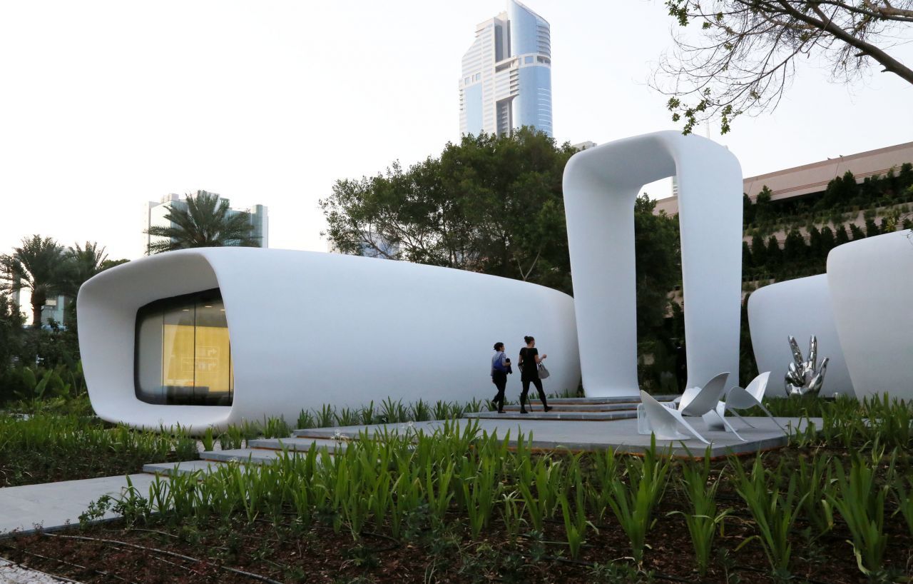 Runde Sache: 2016 entstand Dubais erstes 3D-Haus. Mittlerweile steht dort das größte Printed House der Welt - du siehst es unten im Video.