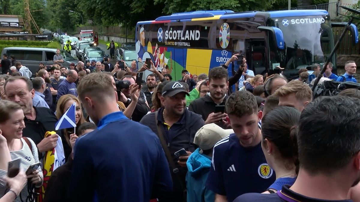 Zahlreiche Fans begrüßten die Schotten