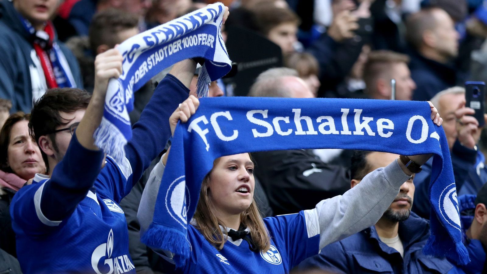 
                <strong>Platz 6: FC Schalke 04 </strong><br>
                Veltins Arena, GelsenkirchenZuschauerschnitt: 61.328
              