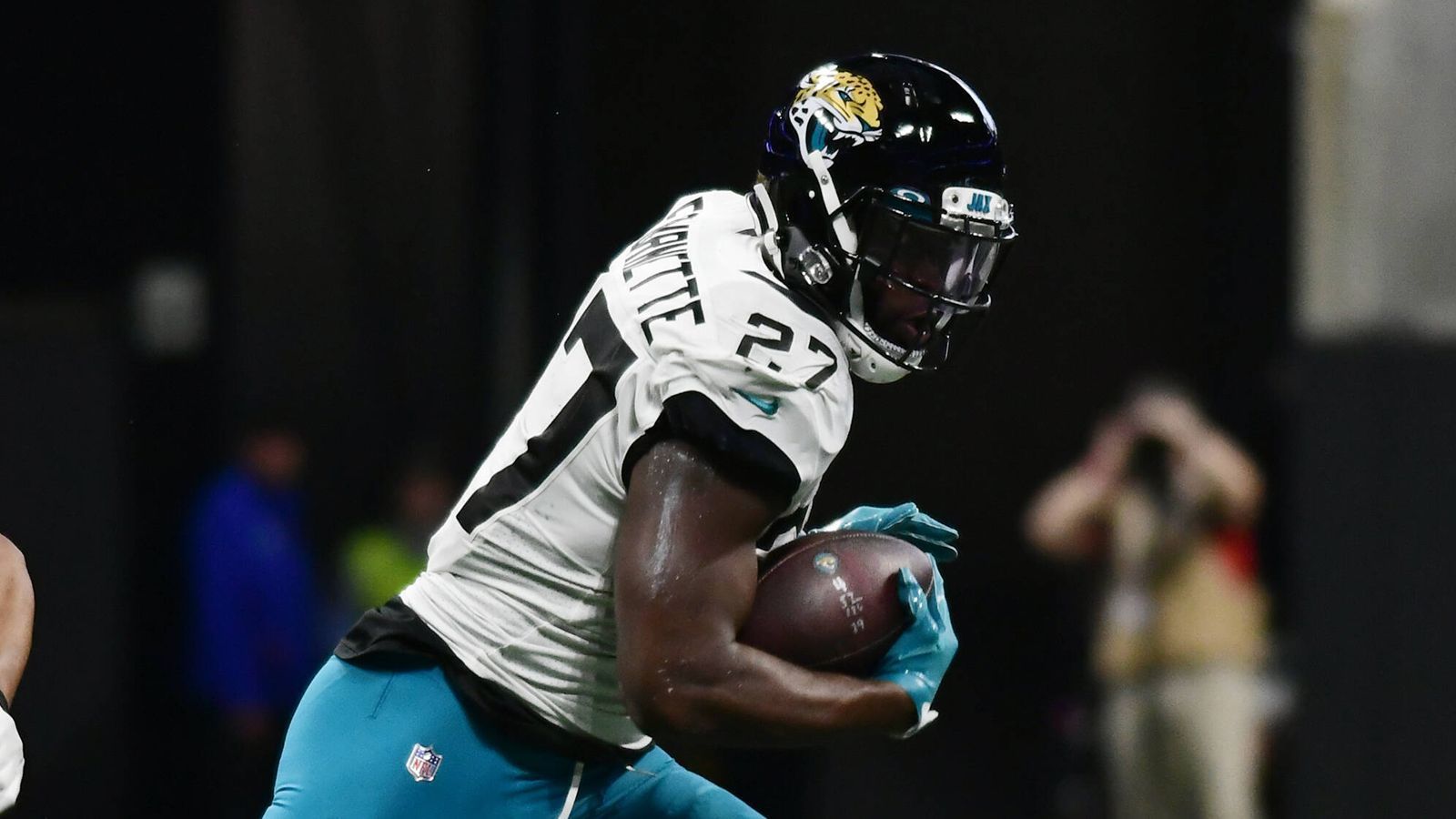 
                <strong>Leonard Fournette (Jacksonville Jaguars)</strong><br>
                Via Twitter: "Ich bin gegen die 17 Spiele."
              