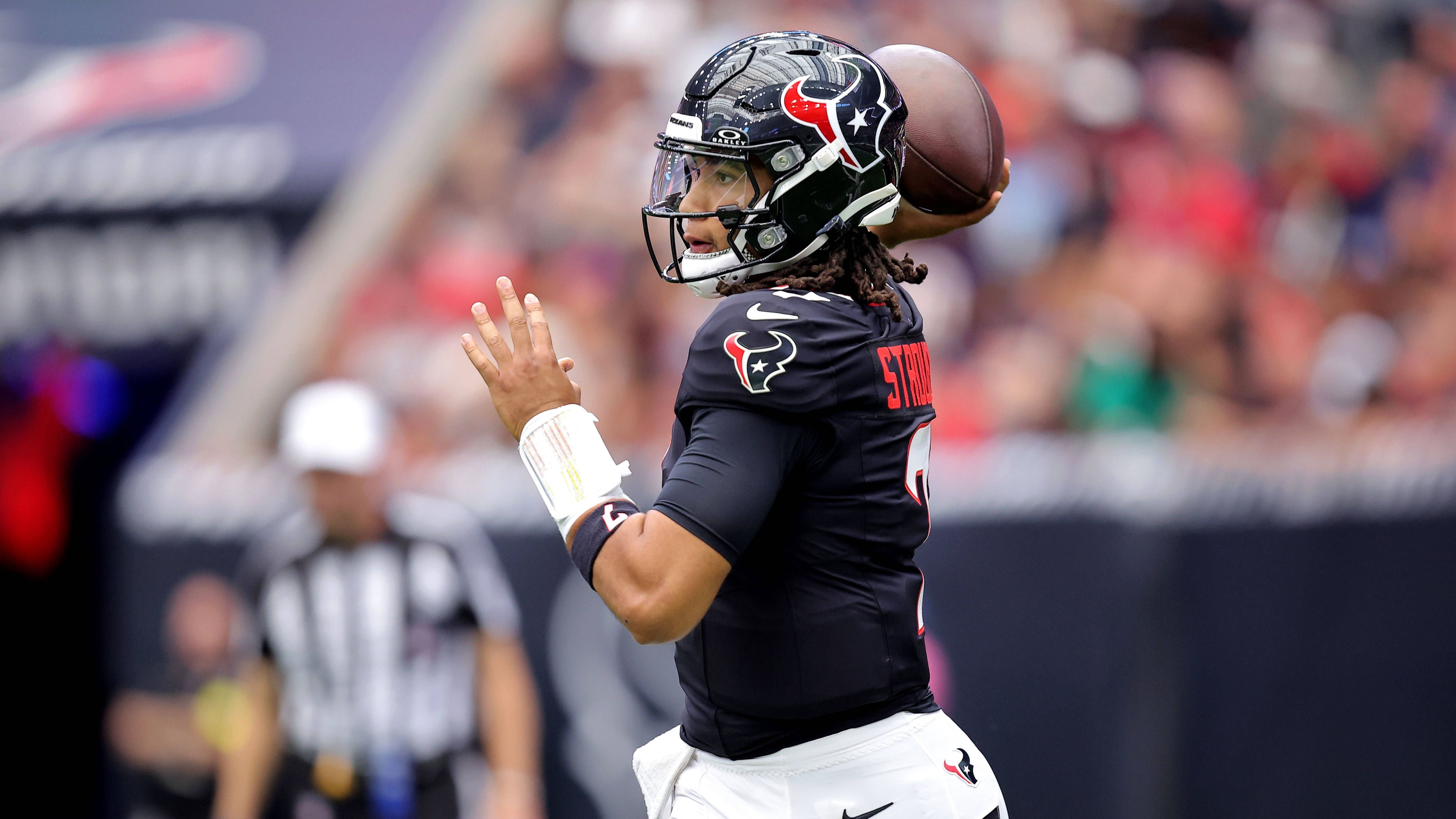 <strong>C.J. Stroud (Houston Texans)</strong><br>Die Houston Texans müssen in Week 10 gegen die Jacksonville Jaguars auf C.J. Stroud verzichten. Der Quarterback hatte sich in Week 9 gegen die Denver Broncos eine Gehirnerschütterung zugezogen. Head Coach DeMeco Ryans bestätigte am Mittwoch den Ausfall. Die Texans stehen vor dem kommenden Spieltag bei einer 3-5-Bilanz.