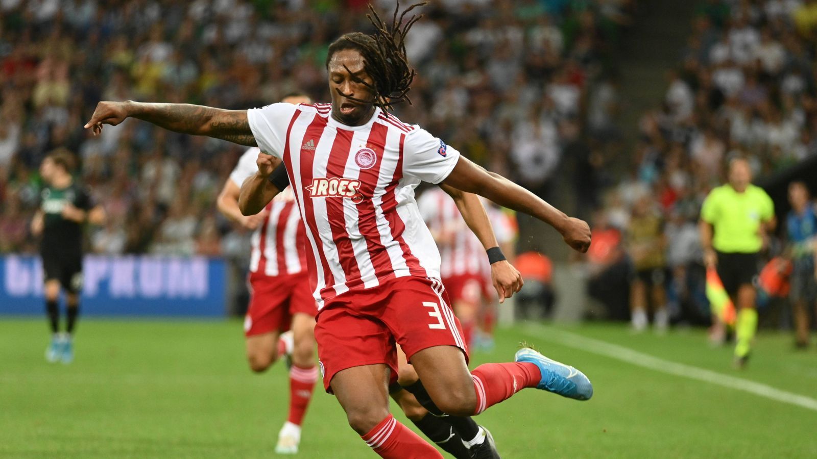 
                <strong>Ruben Semedo</strong><br>
                Vor etwas mehr als zwei Jahren waren dem spanischen Erstligisten Villarreal die Dienste von Verteidiger Ruben Semedo noch kolportierte 14 Millionen Euro wert. Doch in La Liga fand sich der Portugiese nicht so wirklich zurecht. Nach Leihen zu Huesca und Rio Ave heuerte der 25-Jährige schließlich 2019 bei Olympiakos Piräus an und gibt bei den Griechen mittlerweile den Abwehrchef. Bis 2023 unterschrieb Semedo beim Champions-League-Teilnehmer und soll dem Vernehmen nach nur 4,5 Millionen Euro gekostet haben - ein Bruchteil dessen, was Villarreal noch vor nicht allzu langer Zeit für ihn auf den Tisch legte.
              