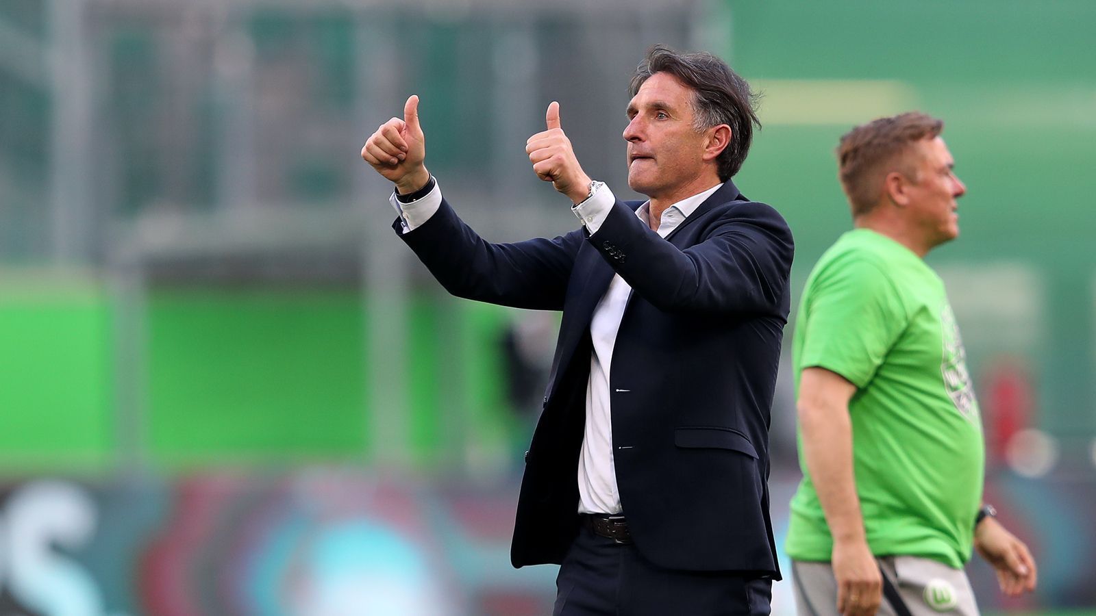 
                <strong>Bruno Labbadia (Vereinslos)</strong><br>
                Bruno Labbadia wäre ebenfalls ablösefrei zu haben. Denn der 54-Jährige ist trotz zahlreicher Angebote momentan bei keinem Klub beschäftigt. Labbadia hat in seiner Trainerkarriere mittlerweile schon einige Erfahrungen gesammelt. Gleich nach seinem Karriereende 2003 übernahm der ehemalige Stürmer seinen Herzensverein Darmstadt 98 und trainierte in der Folge Greuther Fürth, Bayer Leverkusen, den Hamburger SV, den VfB Stuttgart und zuletzt den VfL Wolfsburg. 
              