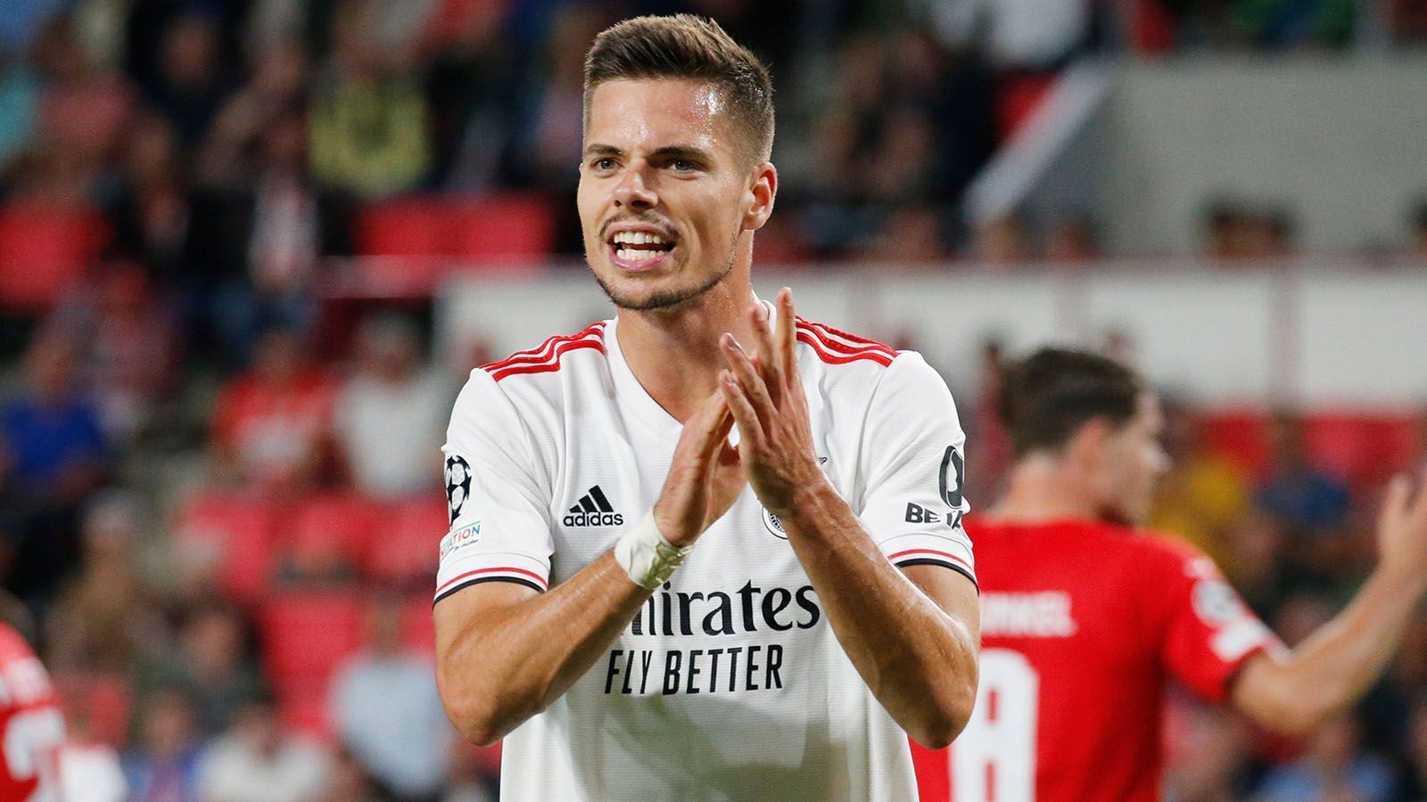 
                <strong>Julian Weigl (Benfica Lissabon)</strong><br>
                Bei Benfica Lissabon ist der frühere Dortmunder ein Fixpunkt. Im Duell mit Dynamo Kiew war Weigl bei seinen drei Dribblings jeweils erfolgreich, hatte zudem 77 Ballkontakte und brachte 91 Prozent seiner Pässe an den Mann. Allerdings verlor Weigl auch achtmal den Ball. 
              