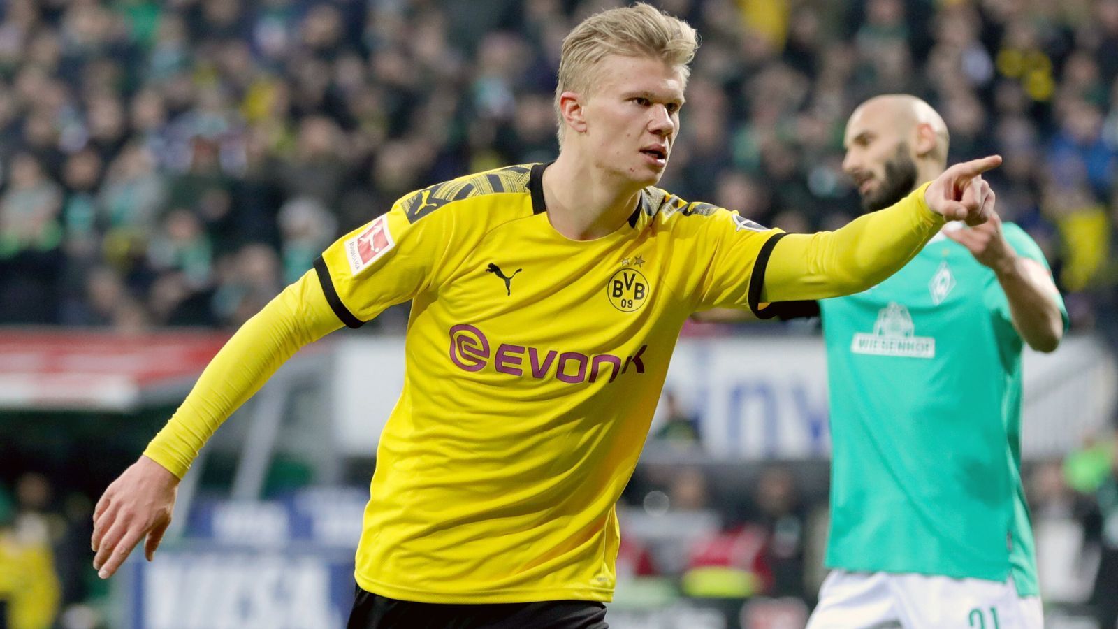 
                <strong>BVB-Star Erling Haaland mit Tor-Rekord</strong><br>
                Dortmunds Winter-Neuzugang Erling Haaland ist schier unaufhaltsam. Der 19-jährige Norweger traf in seinen ersten sechs Bundesliga-Spielen insgesamt neun Mal - so oft, wie kein anderer Spieler vor ihm in der Bundesliga-Geschichte zum Einstand in der neuen Liga. Mit dem Tor zum 2:0 Dortmunds beim Auswärtssieg in Bremen schoss sich der 1,94-Meter-Hüne am 23. Spieltag in die Bundesliga-Geschichtsbücher. (Quelle: optafranz/twitter)
              