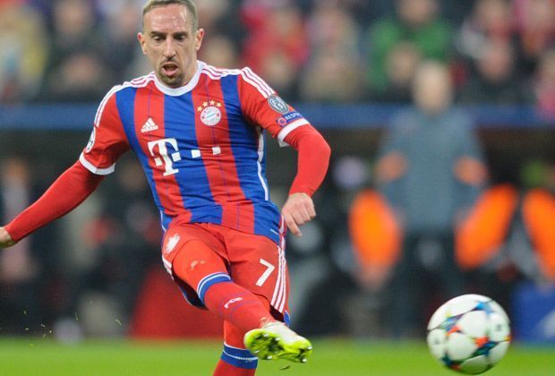 
                <strong>Mittelfeld: Franck Ribery</strong><br>
                Seine Dribblings sind in der Bundesliga von den Gegnern gefürchtet - wohl auch bei Stefan Kießling. So schafft es mit Franck Ribery ein weiterer Bayern-Spieler in die Traum-Elf des Stürmers.
              