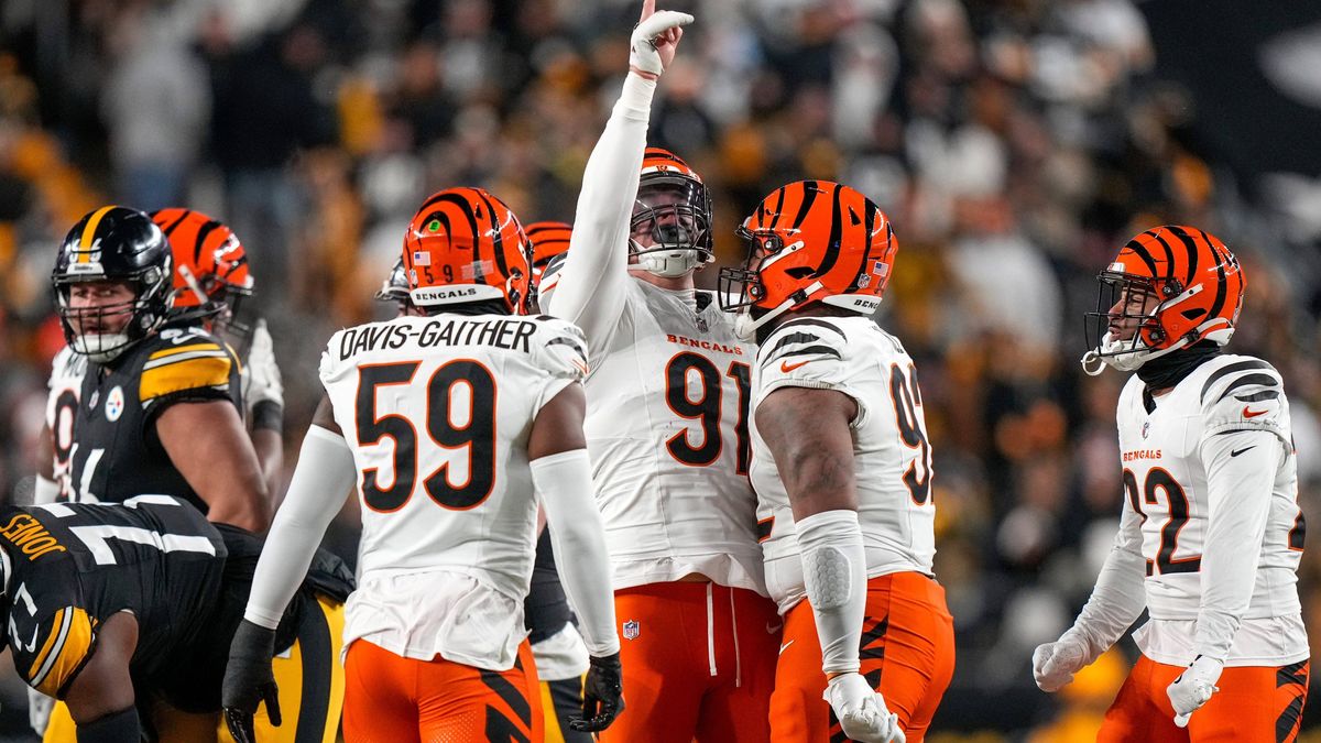 Syndication: The Enquirer Cincinnati Bengals defensive end Trey Hendrickson (91) celebrates after sacking Pittsburgh Steelers quarterback Russell Wilson (3) in the first quarter of the NFL, America...