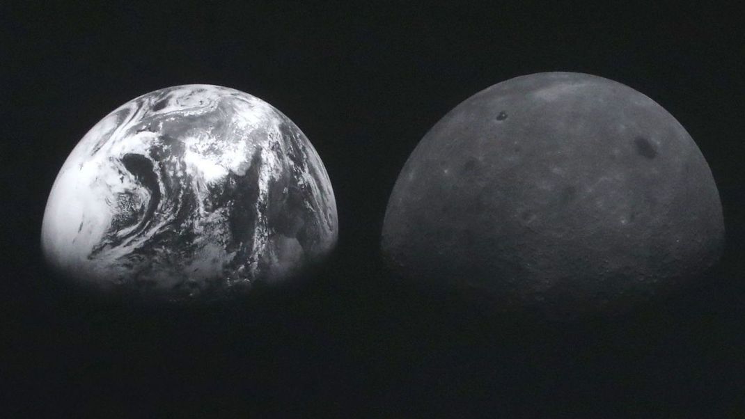 "Danuri" schickt erste Bilder aus dem All: Links ist die Erde zu sehen, rechts der Mond.