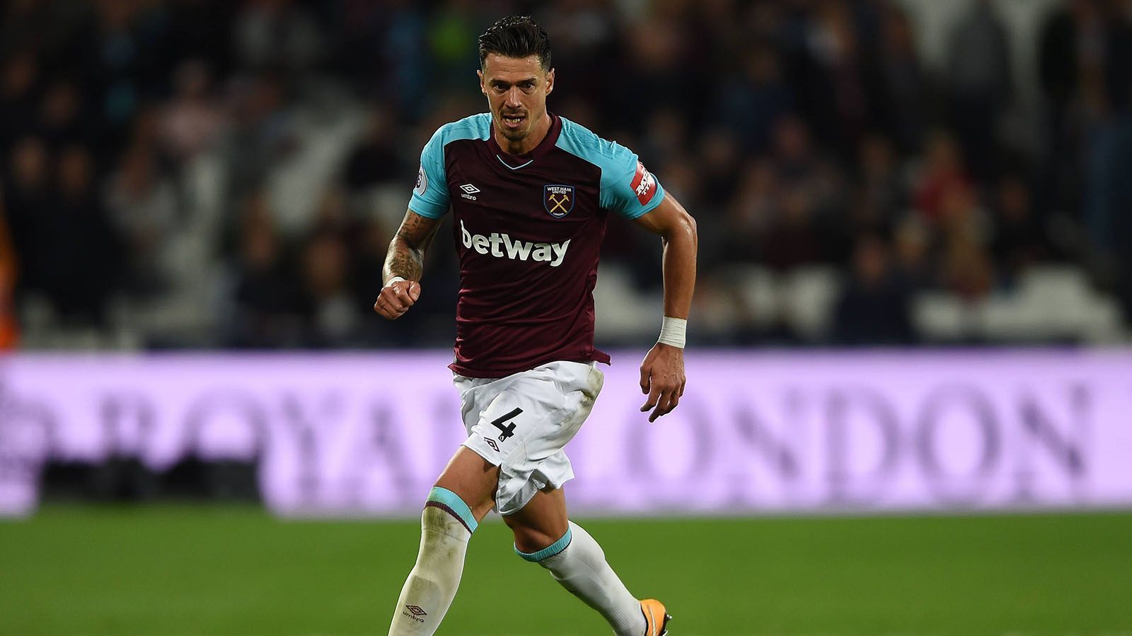 
                <strong>Platz 9: Jose Fonte (9,2 Millionen Euro)</strong><br>
                Im Januar 2017 überwies West Ham United über neun Millionen Euro an den FC Southampton für die Dienste von Fonte. Aber nach gerade einmal einem Jahr ging es für den Abwehrspieler weiter nach China. Seine Bilanz bei den Hammers: 24 Spiele und eine Torvorlage. 
              