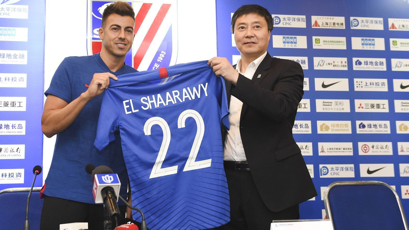 
                <strong>Stephan El Shaarawy (Shanghai Greenland Shenua)</strong><br>
                AC Milan, AS Monaco, AS Rom - die bisherige Karriere des einstigen Wunderkindes Stephan El Shaarawy führte den 26-Jährigen schon zu so manchem Topklub. Zuletzt kickte der Italiener bei der Roma und wechselte erst kürzlich - und auch etwas überraschend - nach China zu Shanghai Greenland Shenua. Medienberichten zufolge soll El Shaarawy für seinen Dreijahresvertrag geschätzte 40 Millionen Euro kassieren. Die Römer wurden für den Verkauf mit 16 Millionen Euro Ablöse entschädigt.
              