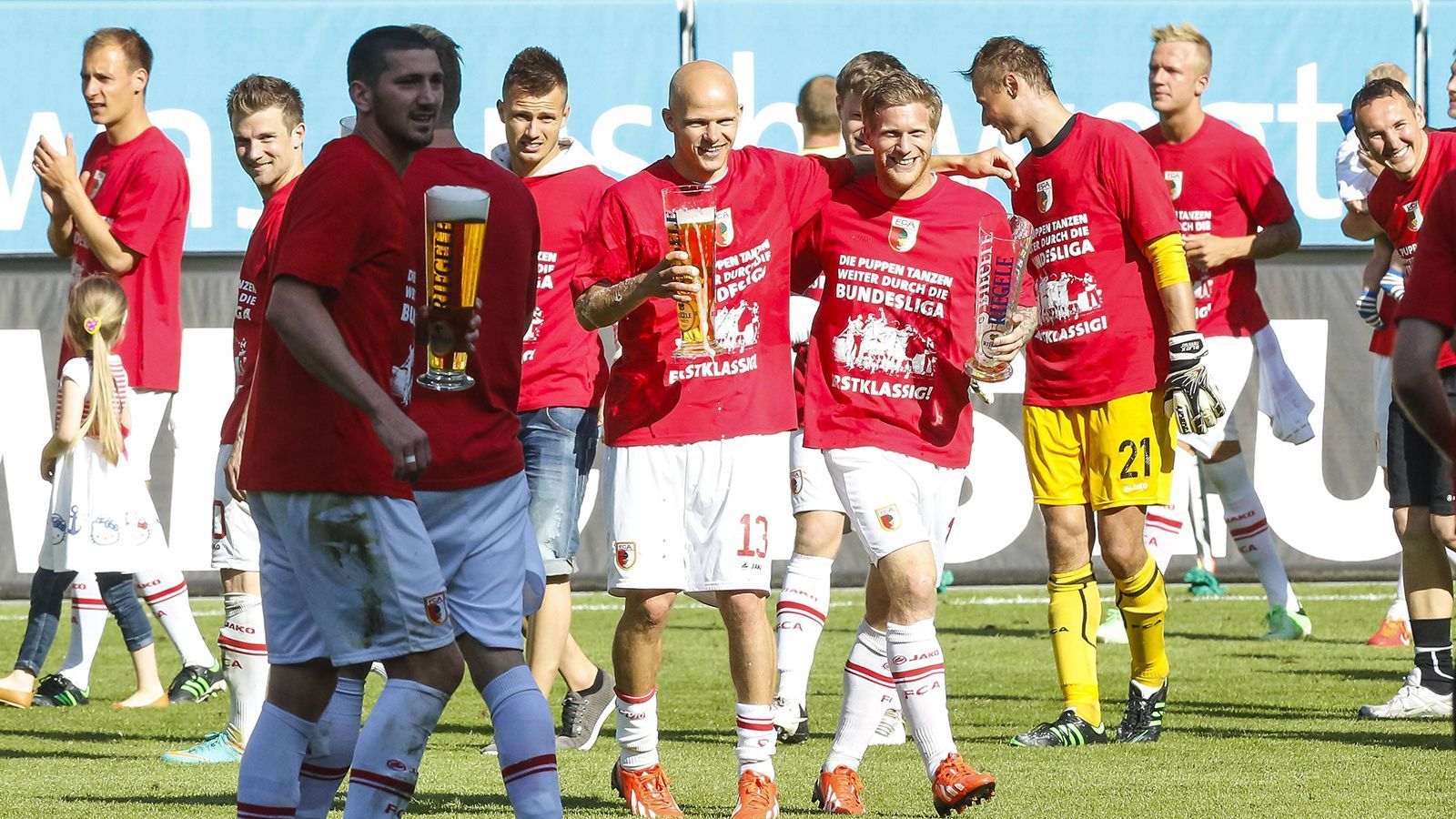 
                <strong>Platz 10 (geteilt): FC Augsburg </strong><br>
                &#x2022; Saison 2012/13 -<br>&#x2022; 9 Punkte aus 17 Spielen - 12:29 Tordifferenz -<br>&#x2022; 15. Platz am Saisonende (Klassenerhalt)<br>
              