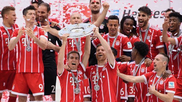 
                <strong>FC Bayern München</strong><br>
                In Italien, Frankreich, Spanien und England feierte der 35-Jährige bereits eine Meisterschaft. Es fehlt? Die Bundesliga! Wie Hertha BSC richtig anmerkt, könnte ein bislang noch unerreichter Meistertitel für Ibrahimovic reizvoll sein. Zudem ist der FC Bayern auf der Suche nach einem Backup-Stürmer hinter Robert Lewandowski. Champions League und ein ordentliches Gehalt wären dem Schweden sicher. Aber zweite Reihe hinter Lewandowski? Er, der Löwe unter Menschen?
              