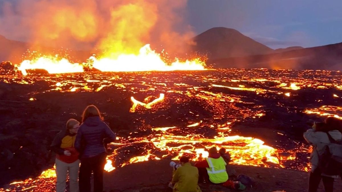 Ausbruch des Vulkans Fagradalsfjall in der Nähe von Reykjavik im Jahr 2022