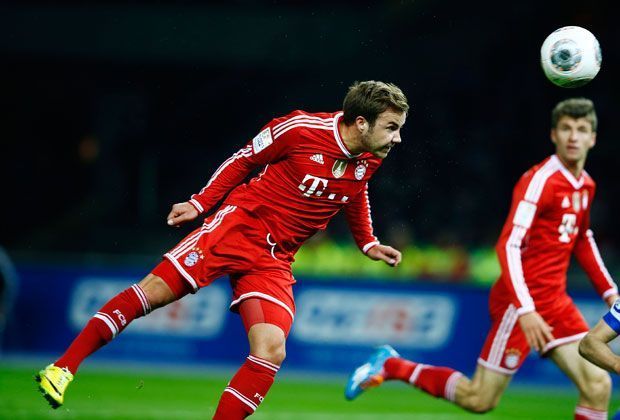 
                <strong>Bayerns Meister-Tag in Berlin</strong><br>
                Mario Götze kann es auch mit Köpfchen. Wie schon im Hinspiel trifft der 1,76 Mann mit dem Kopf gegen die Berliner.
              